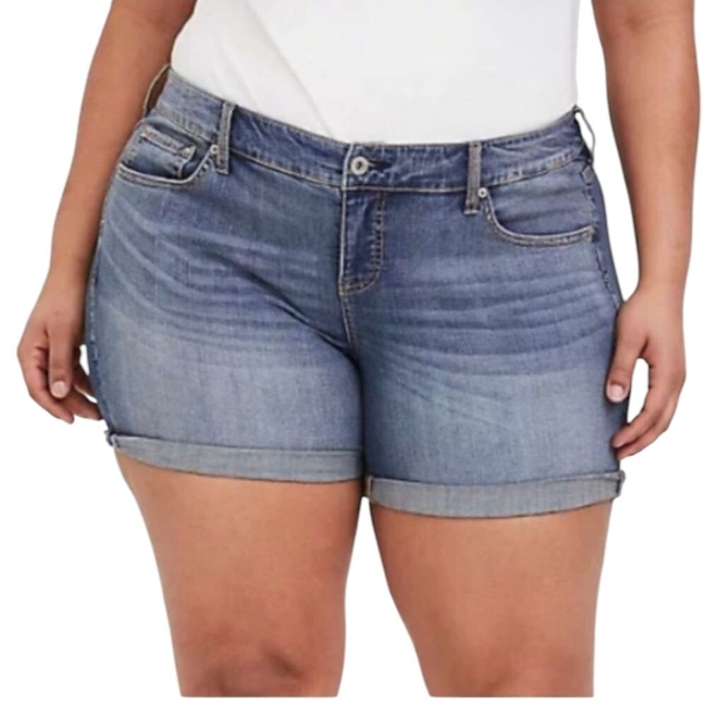 Torrid Roll Cuff Blue Denim Shorts sz 18
